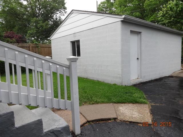 189 East Pacemont Road Columbus, OH 43202 - Photo 6 of 22