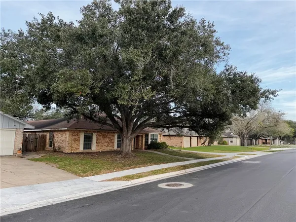 a view of a house with yard and tree s