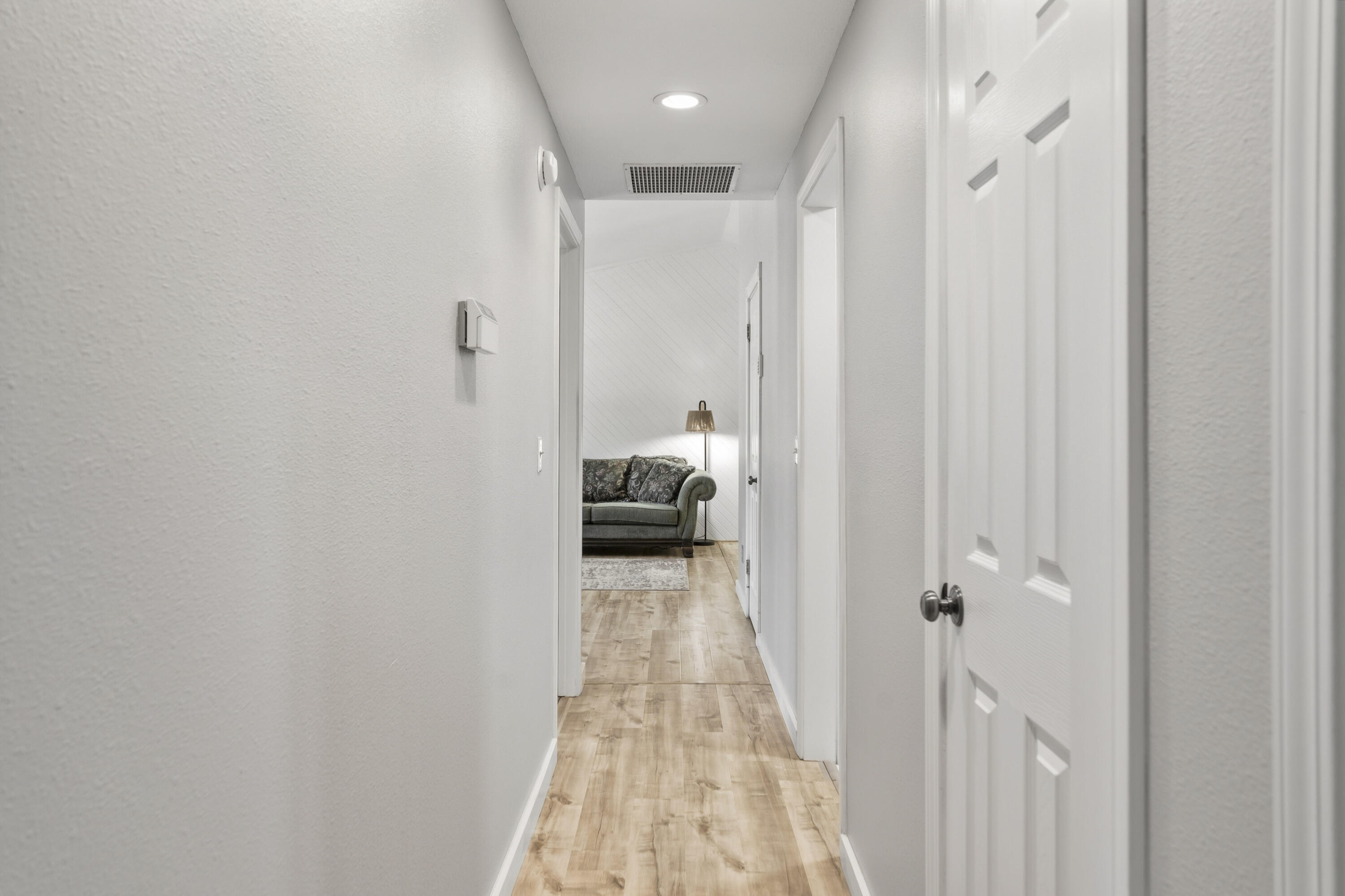 61908 Pettigrew Road Bend, OR 97702 - Photo 30 of 62 48-Hallway
