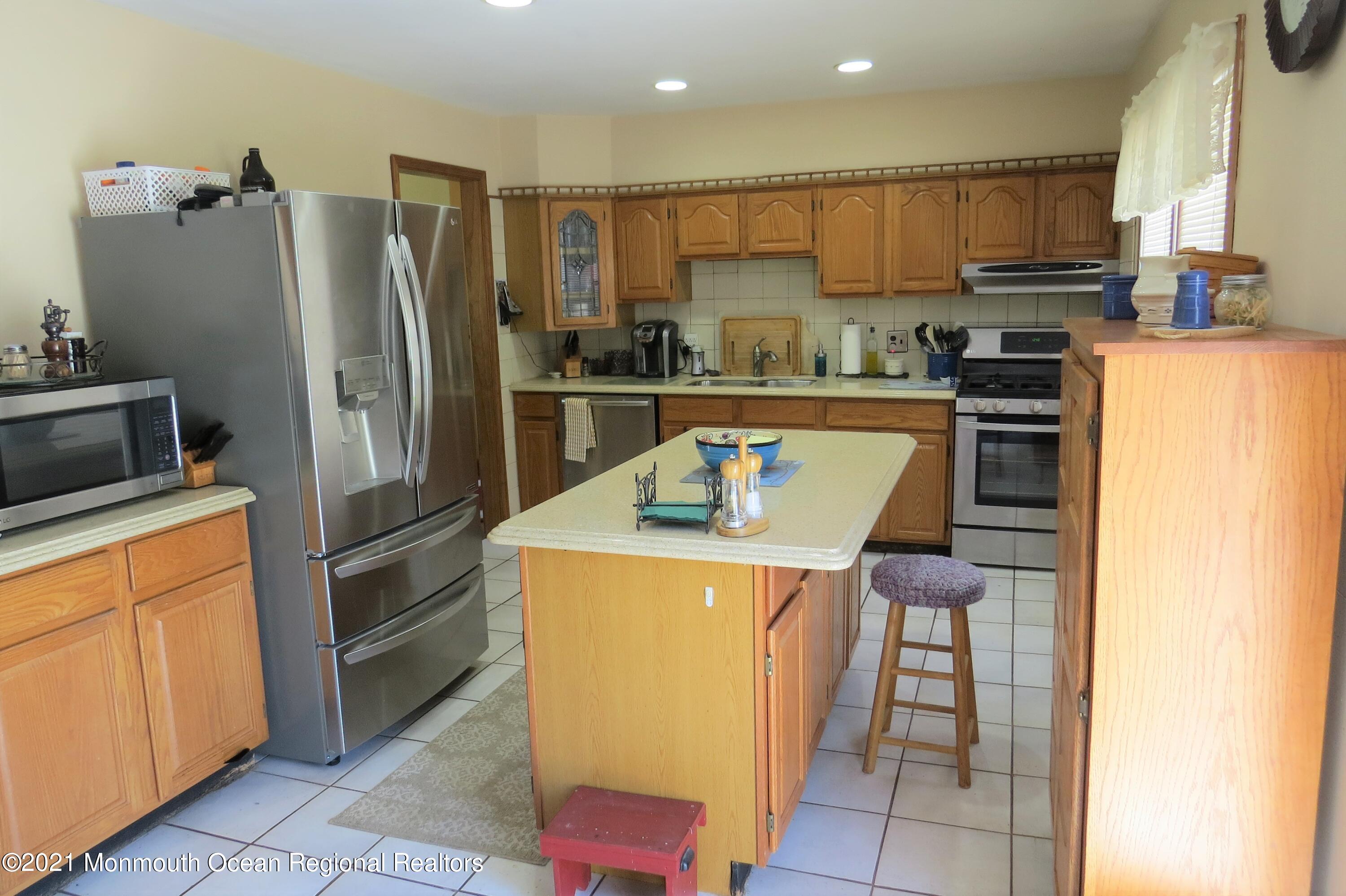 430 East Freehold Road Freehold, NJ 07728 - Photo 10 of 32 010