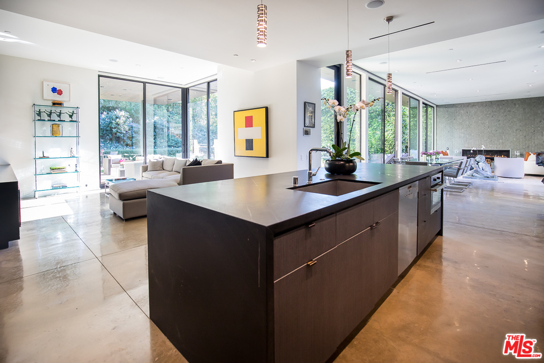 868 Leonard Road Los Angeles, CA 90049 - Photo 14 of 35