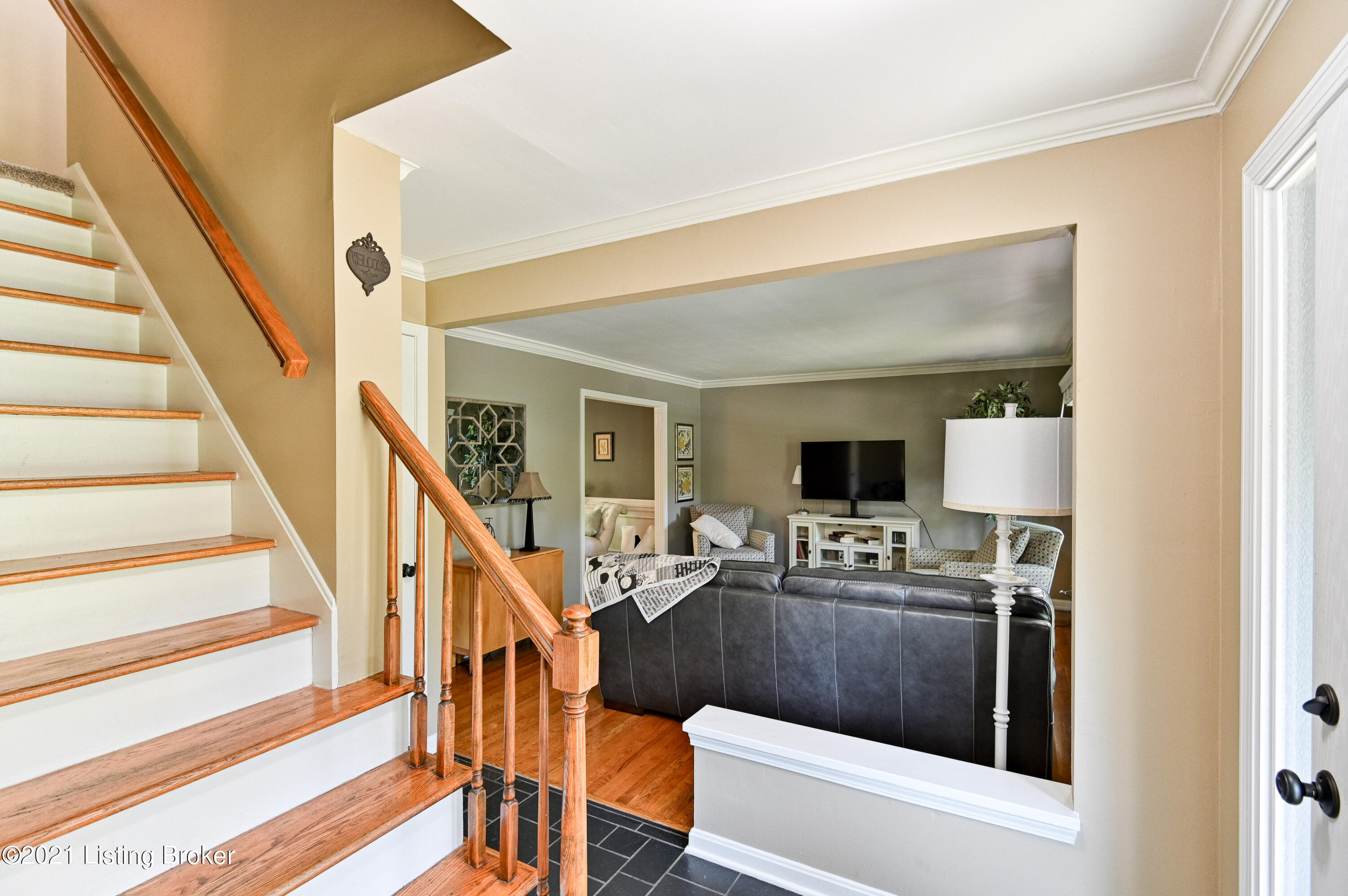 2913 Seneca Park Road Louisville, KY 40205 - Photo 6 of 43 008 - 20210927-1233