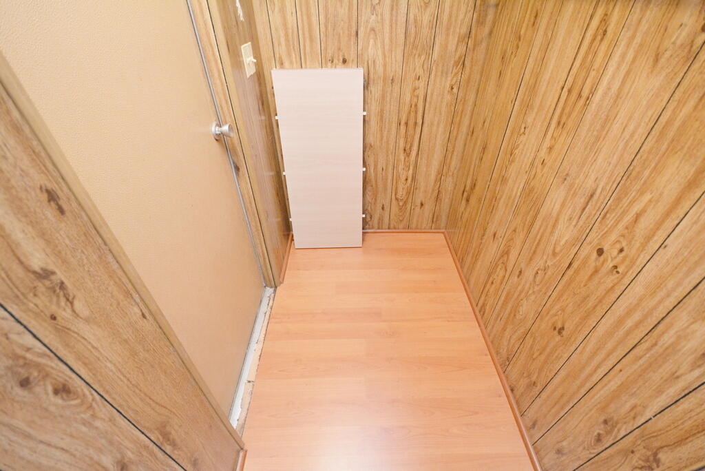 623 Periwinkle Circle Barefoot Bay, FL 32976 - Photo 23 of 37 a view of a hallway