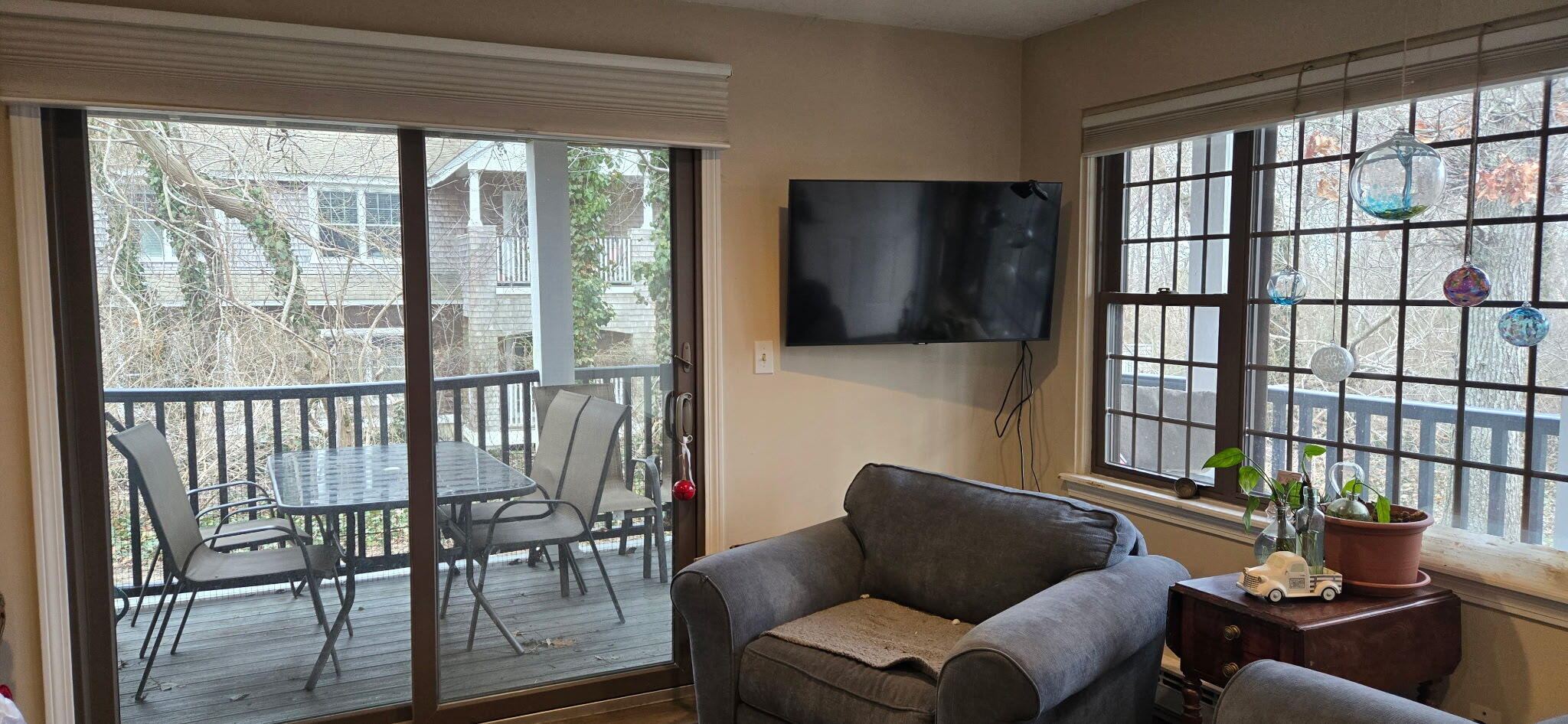 190 Route 6A, Unit 9B Orleans, MA 02653 - Photo 5 of 12 a living room with furniture tv and a window