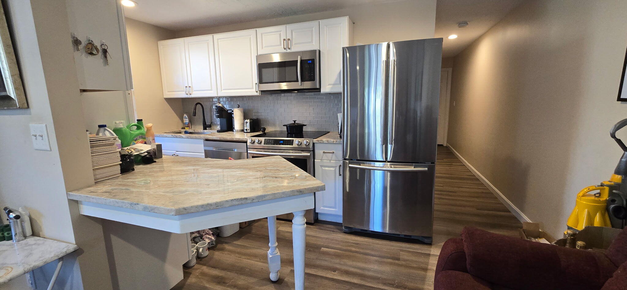 190 Route 6A, Unit 9B Orleans, MA 02653 - Photo 6 of 12 a kitchen with a refrigerator a stove a microwave a sink and cabinets