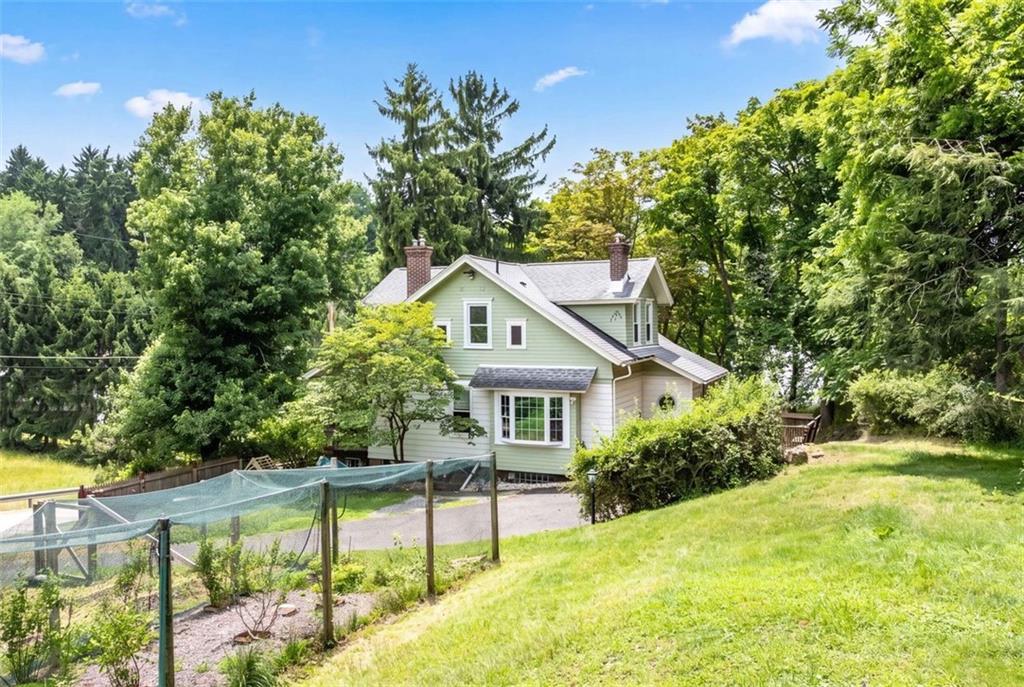 327 Marzolf Road Pittsburgh, PA 15209 - Photo 4 of 30