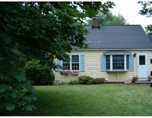 a view of a house with backyard and garden