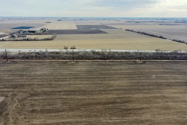 a picture of a lake view