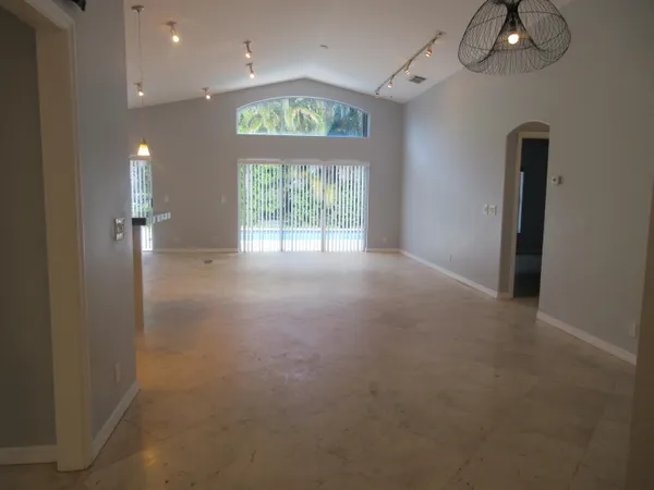 $4,000 | 4955 Southwest 35th Terrace, Hollywood, FL 33312