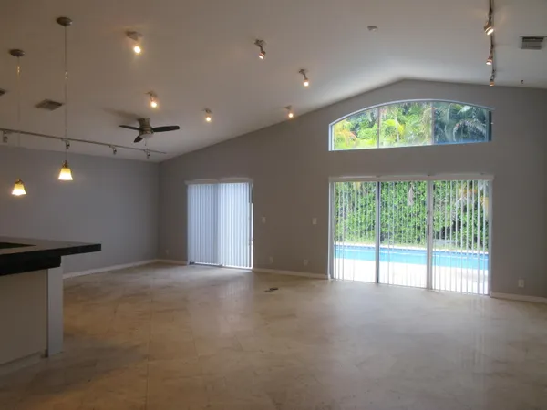 $4,000 | 4955 Southwest 35th Terrace, Hollywood, FL 33312