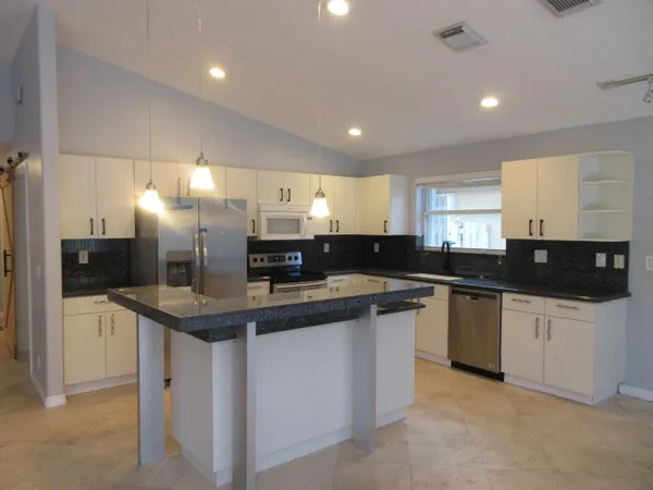 $4,000 | 4955 Southwest 35th Terrace, Hollywood, FL 33312