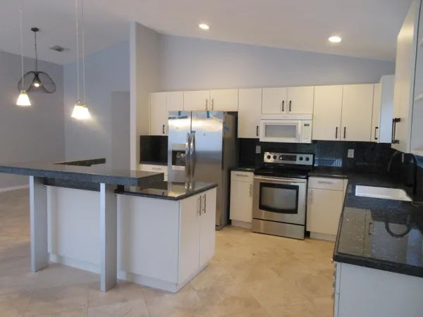 $4,000 | 4955 Southwest 35th Terrace, Hollywood, FL 33312