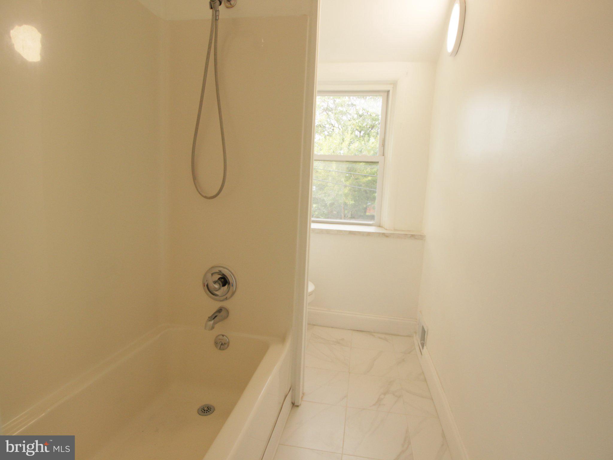 618 Post Road Marcus Hook, PA 19061 - Photo 22 of 33 Hall bathroom