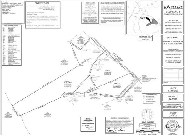 a view of a yard with an tree