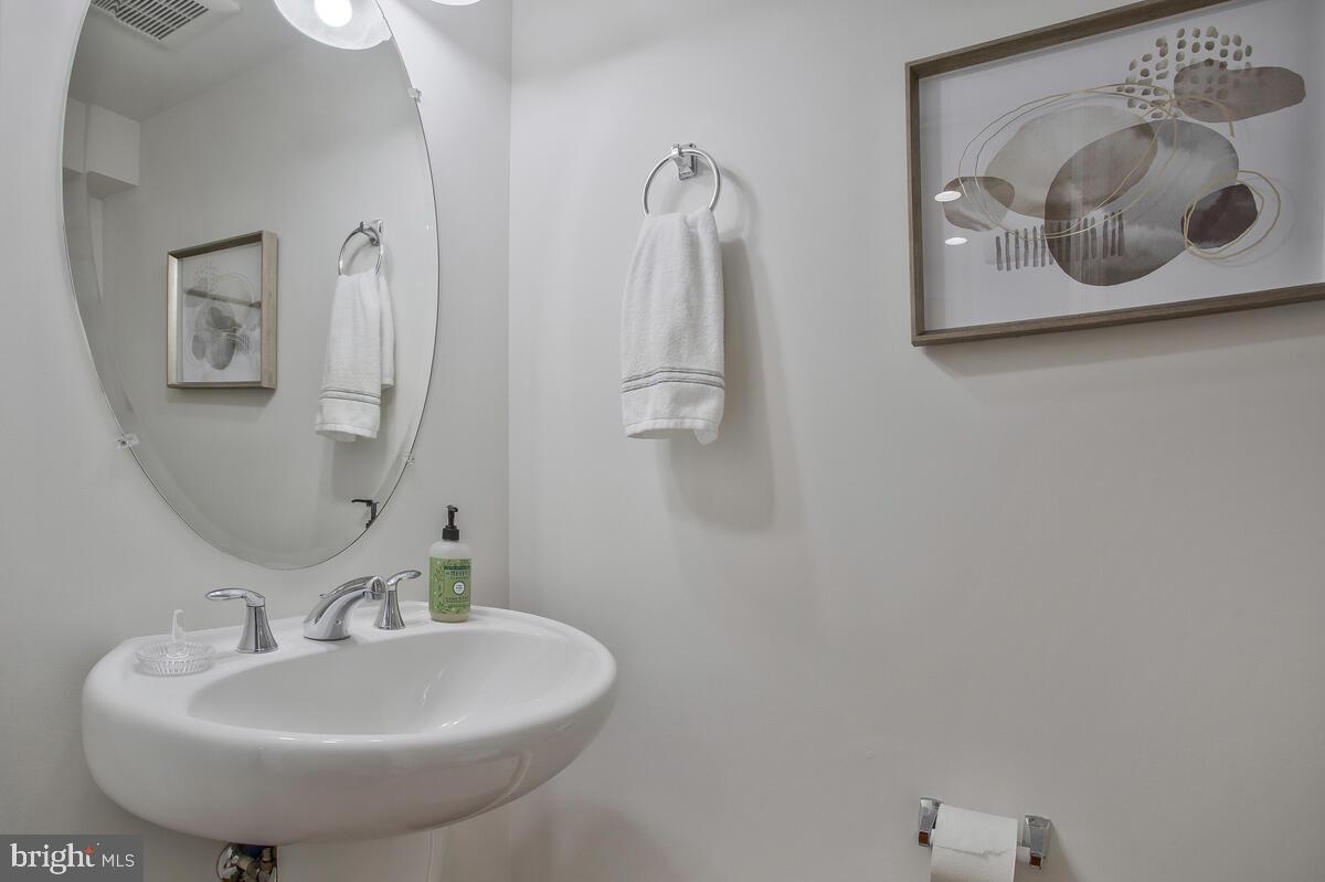 20 Boucher Place Annapolis, MD 21403 - Photo 13 of 51 Lower Level Powder Room