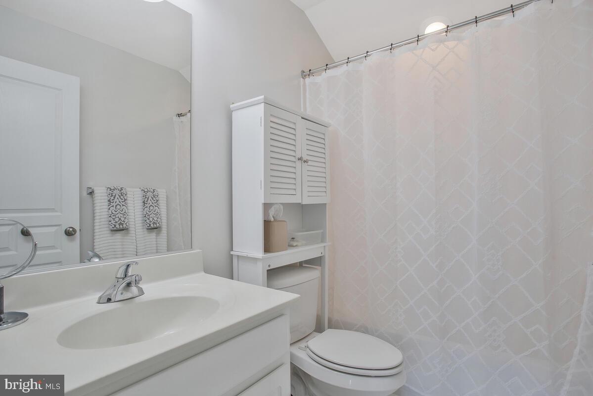 20 Boucher Place Annapolis, MD 21403 - Photo 39 of 51 3rd Floor Bathroom