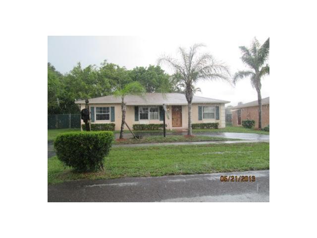 19541 Delaware Circle Boca Raton, FL 33434 - Photo 1 of 8 Primary Photo