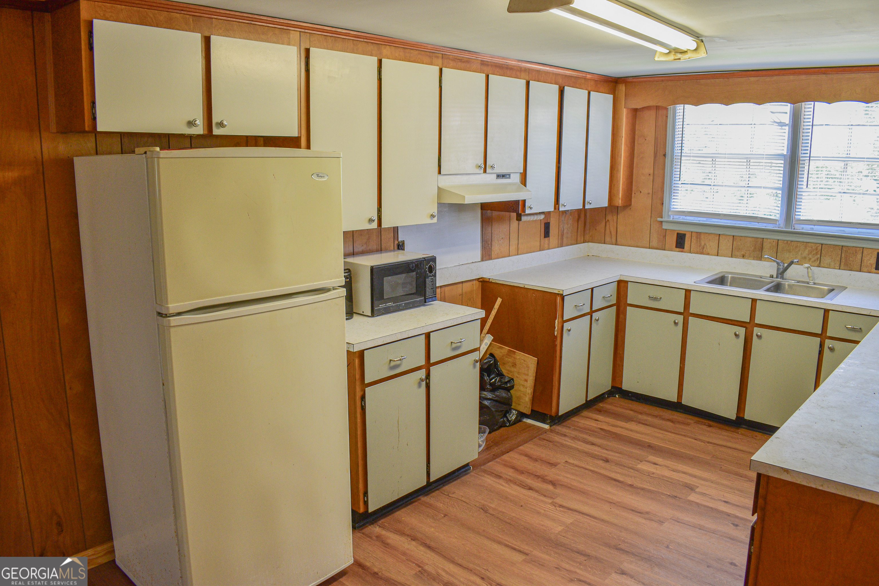 100 Minor Avenue Montezuma, GA 31063 - Photo 32 of 43 a utility room with washer and dryer