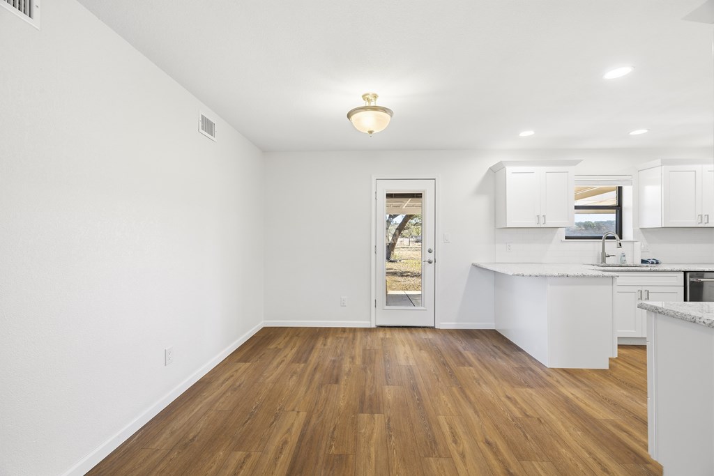 341 Stoneleigh Road Center Point, TX 78010 - Photo 6 of 26