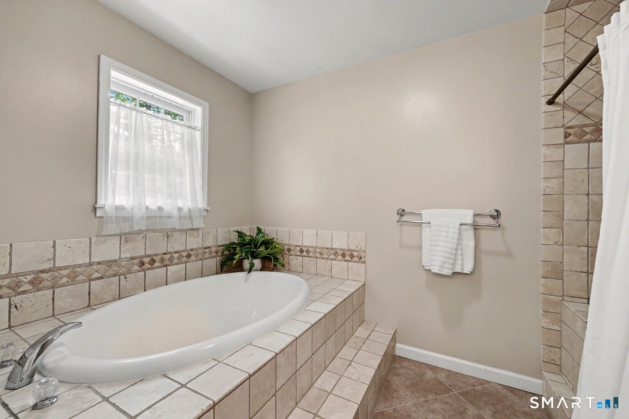 28 Goodridge Road Redding, CT 06896 - Photo 23 of 40