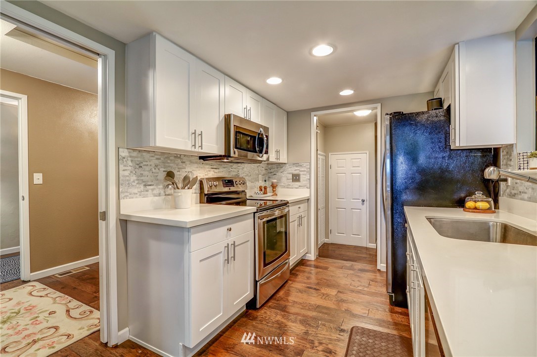 16775 Seminole Road Northeast Poulsbo, WA 98370 - Photo 8 of 25 Gallery Image 8
