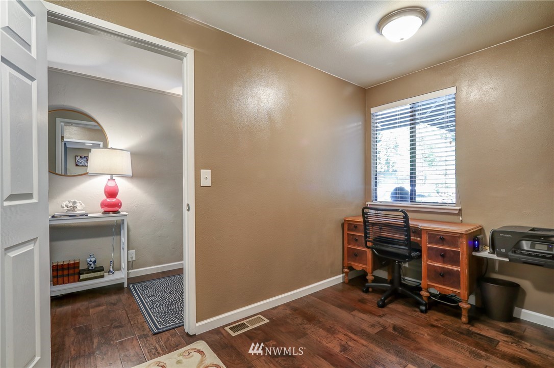 16775 Seminole Road Northeast Poulsbo, WA 98370 - Photo 10 of 25 Gallery Image 10