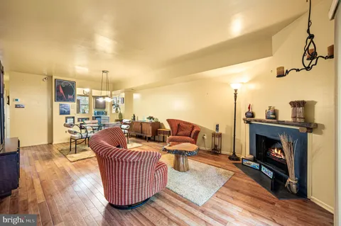 $230,000 | 421 West School House Lane, Unit 28, Philadelphia, PA 19144