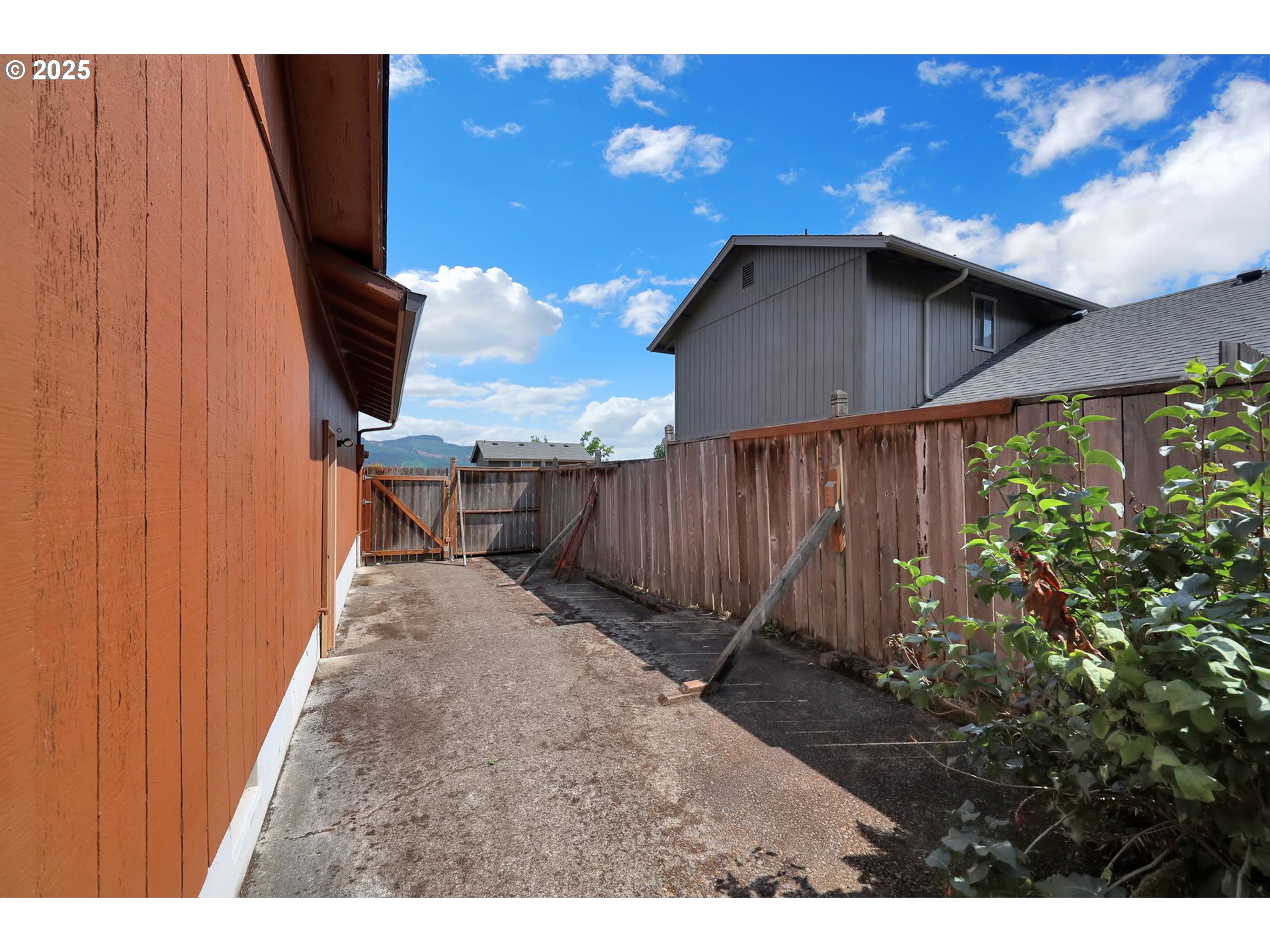 7087 Aster Street Springfield, OR 97478 - Photo 41 of 46 a view of outdoor space and yard