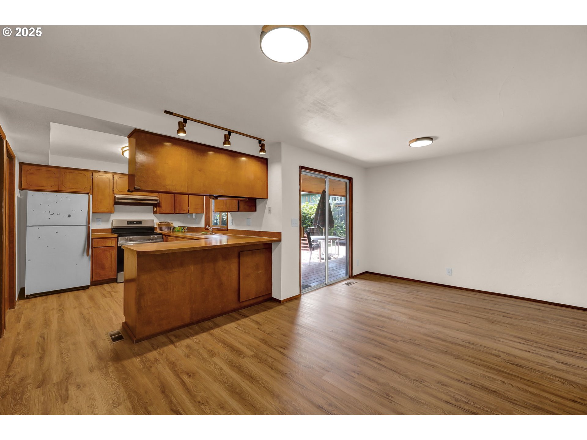 7087 Aster Street Springfield, OR 97478 - Photo 9 of 46 a view of kitchen with wooden floor
