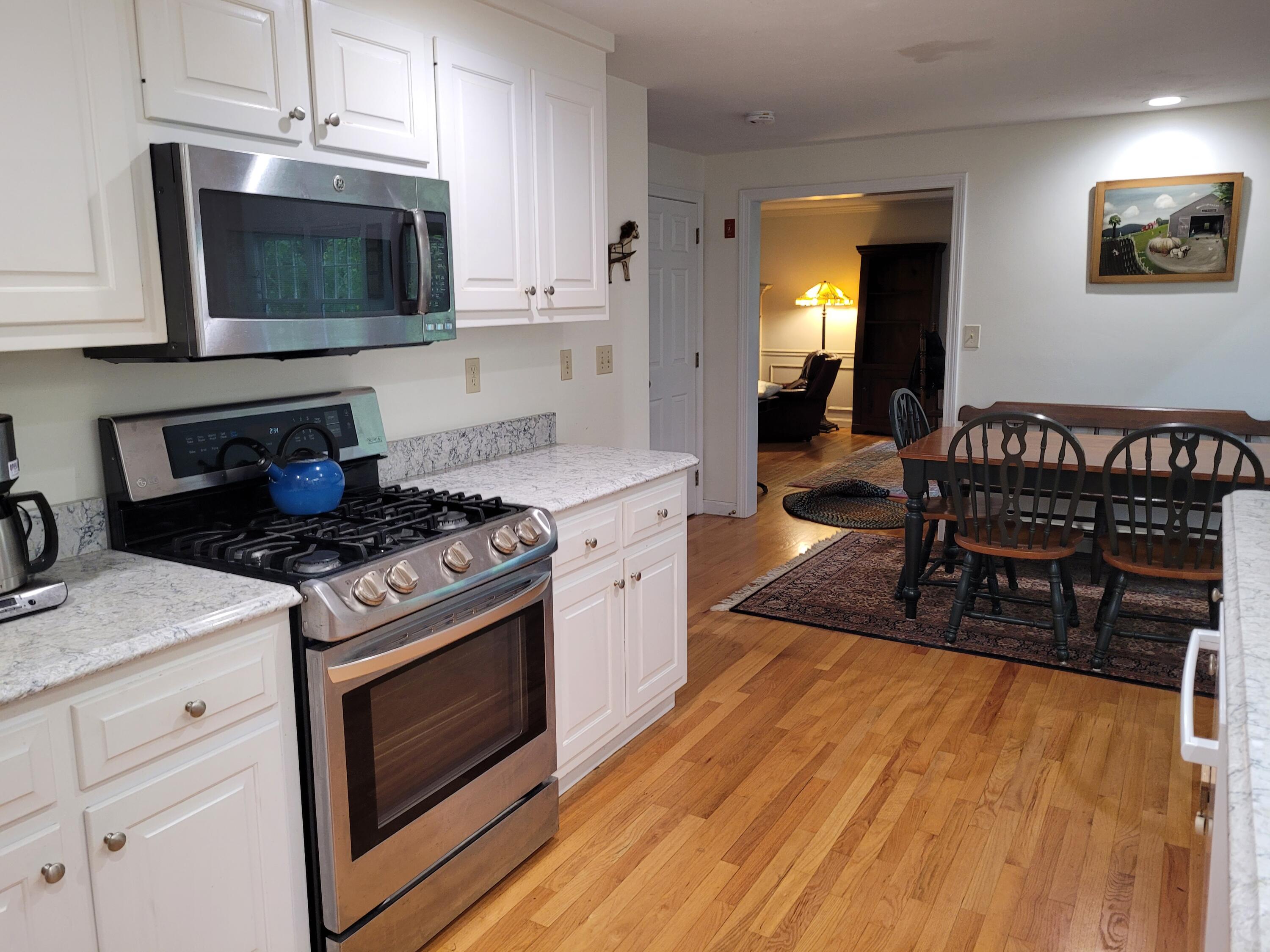 86 Robbins Circle Dennis, MA 02638 - Photo 23 of 77 Newer Gas Range