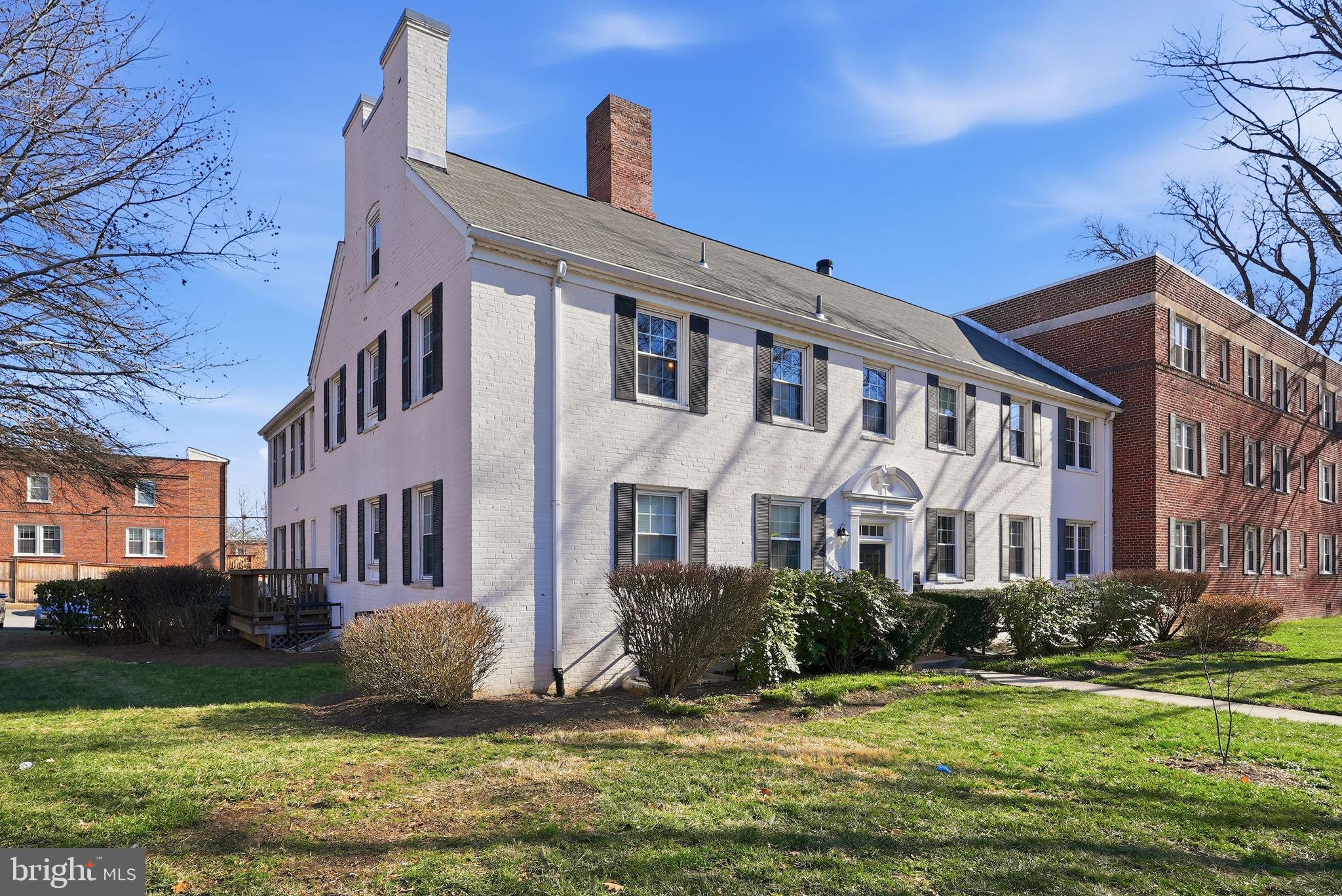 2900 13th Road South, Unit 201 Arlington, VA 22204 - Photo 2 of 32 a front view of a house with a yard