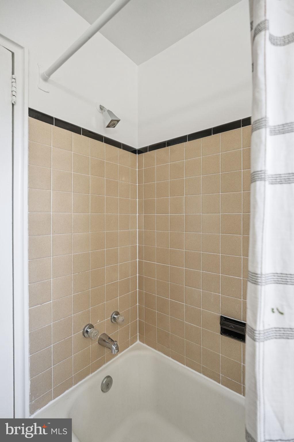 2900 13th Road South, Unit 201 Arlington, VA 22204 - Photo 24 of 32 a bathroom with a bathtub and shower