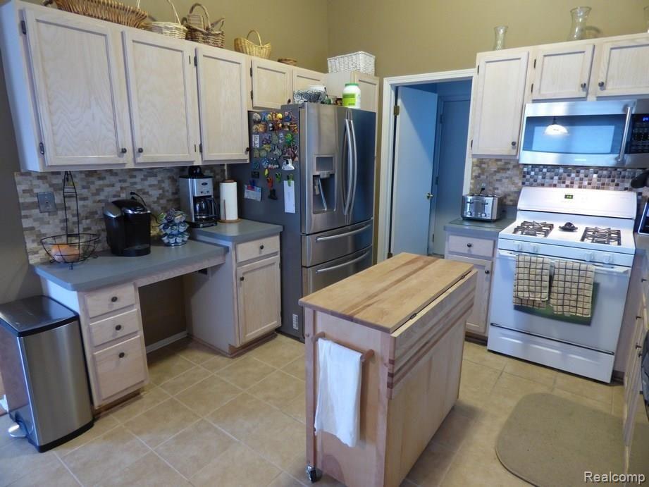 2277 Brookhaven Road Canton, MI 48188 - Photo 2 of 20 P1040958.jpg