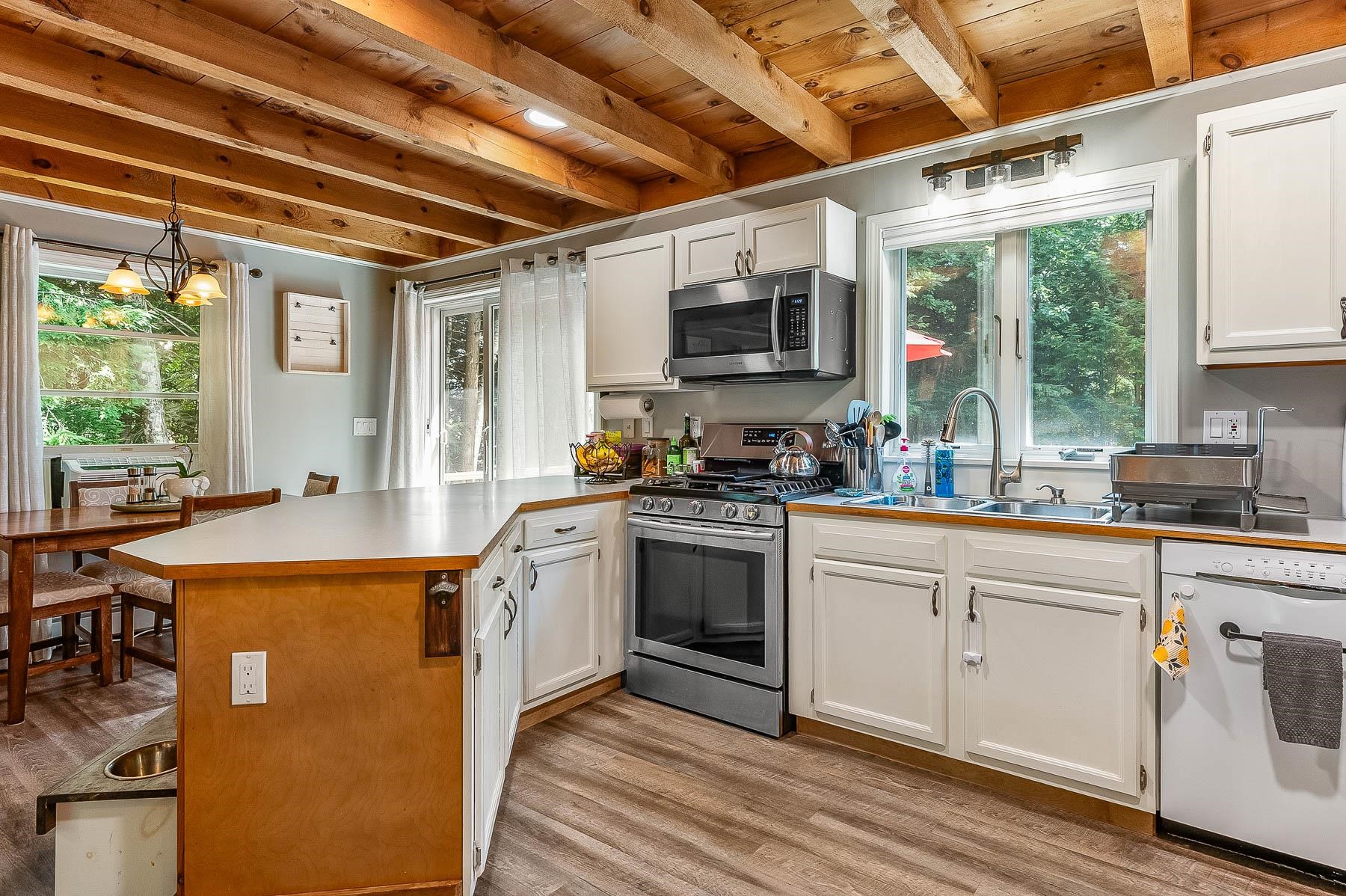 35 Davis Boulevard Rochester, NH 03868 - Photo 4 of 28