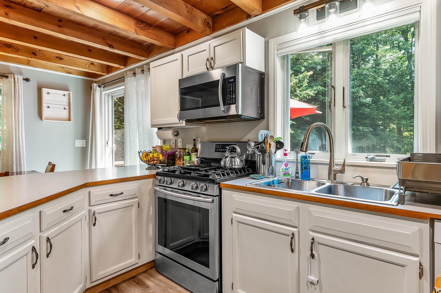 35 Davis Boulevard Rochester, NH 03868 - Photo 6 of 28