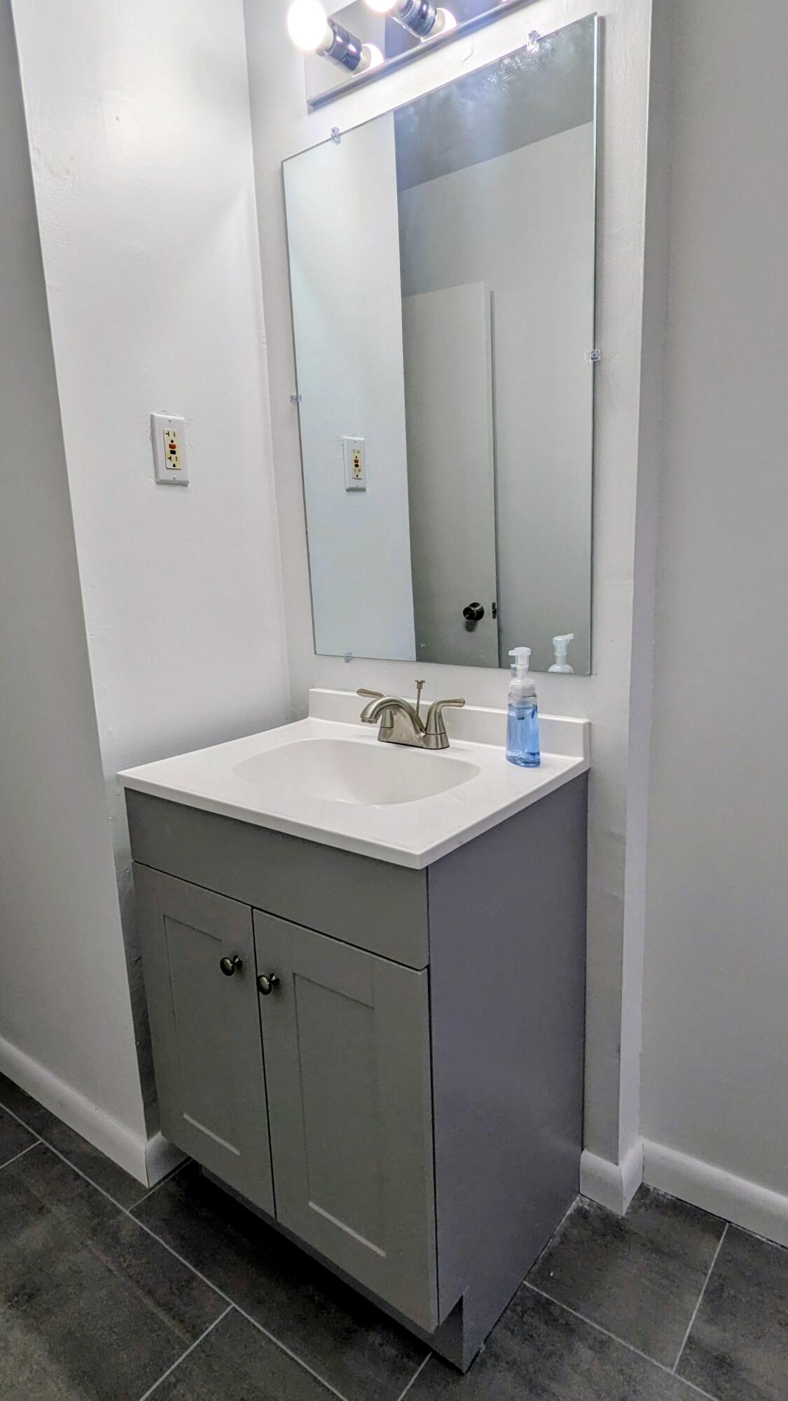 30113 Hazelwood Street Inkster, MI 48141 - Photo 10 of 21 Bathroom