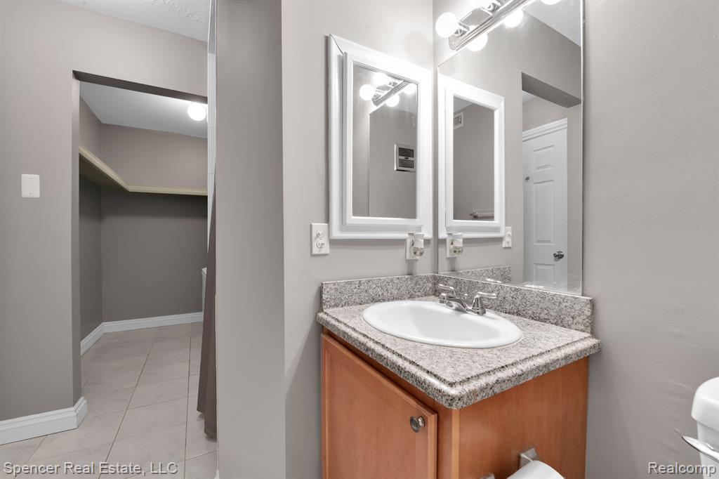 2311 Walton Boulevard, Unit 29 Rochester, MI 48309 - Photo 16 of 21