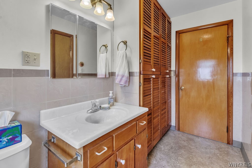 10413 Erie Road Brant, NY 14081 - Photo 28 of 33 Bathroom