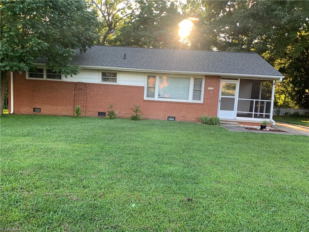 2705 Holmes Road Greensboro, NC 27405 - Photo 2 of 37