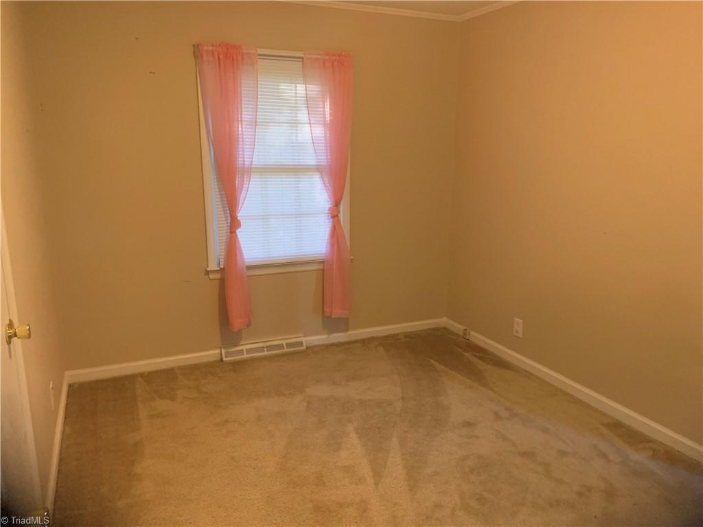 2705 Holmes Road Greensboro, NC 27405 - Photo 12 of 37