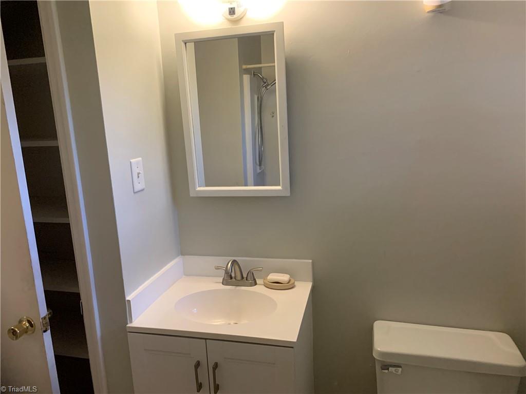 2705 Holmes Road Greensboro, NC 27405 - Photo 25 of 37