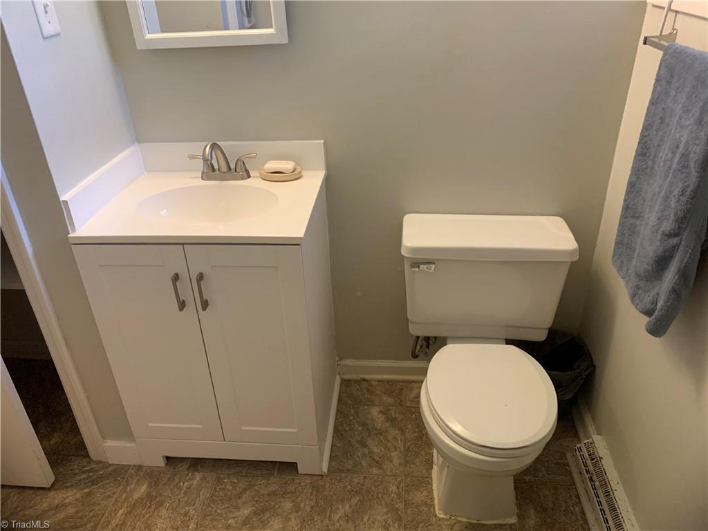 2705 Holmes Road Greensboro, NC 27405 - Photo 28 of 37