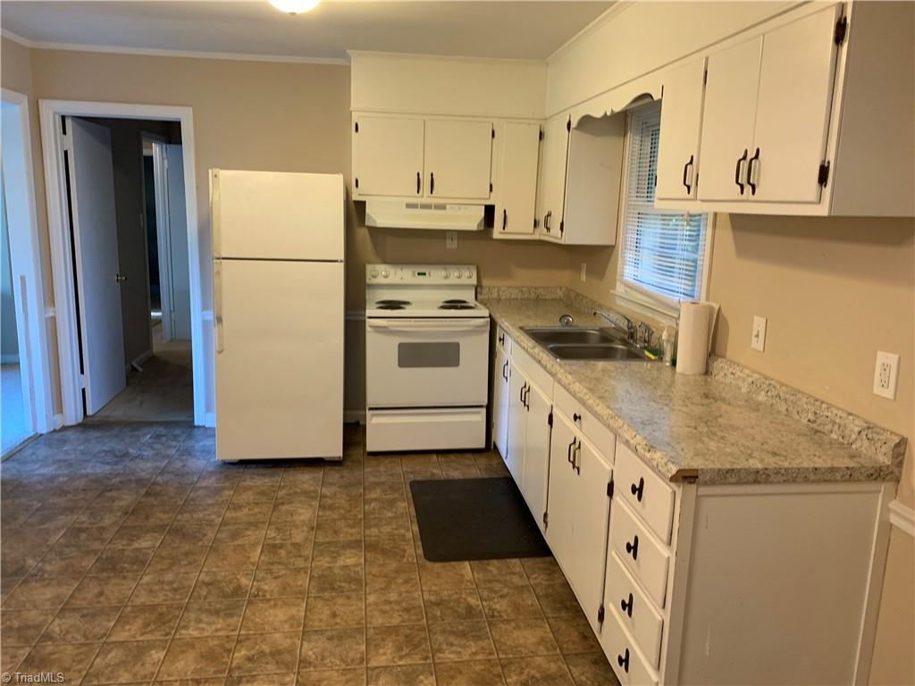2705 Holmes Road Greensboro, NC 27405 - Photo 29 of 37