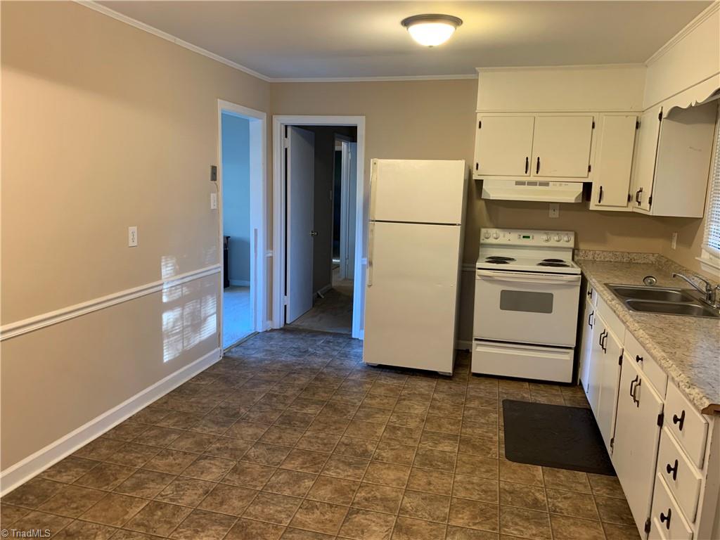 2705 Holmes Road Greensboro, NC 27405 - Photo 30 of 37