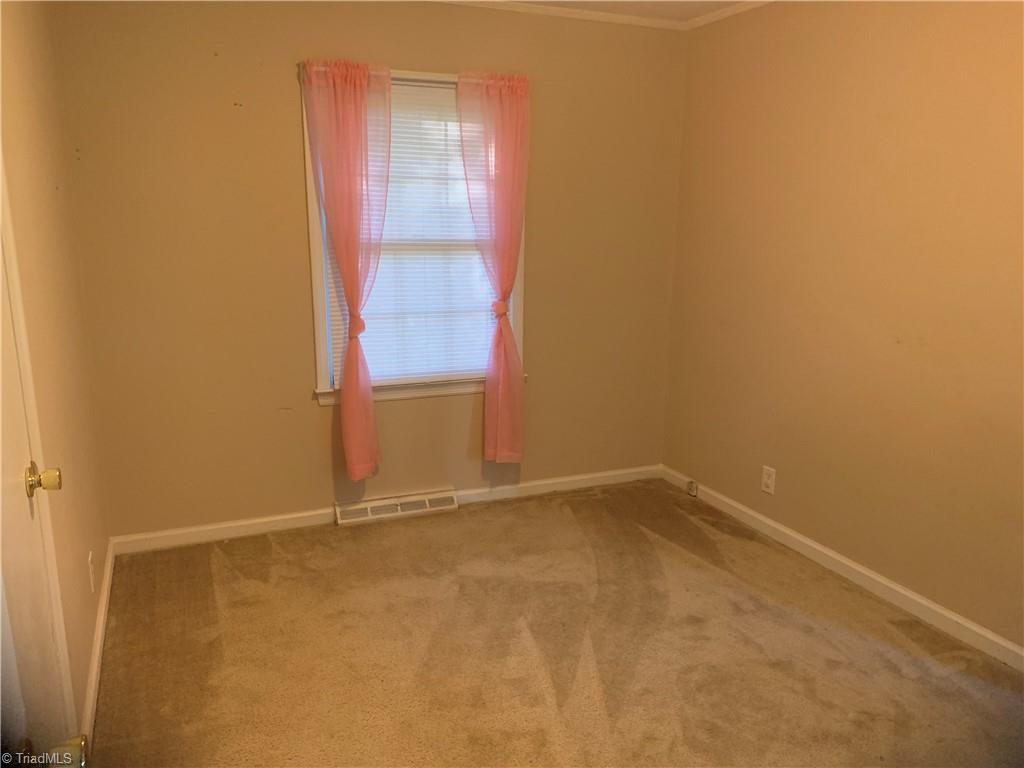 2705 Holmes Road Greensboro, NC 27405 - Photo 10 of 37
