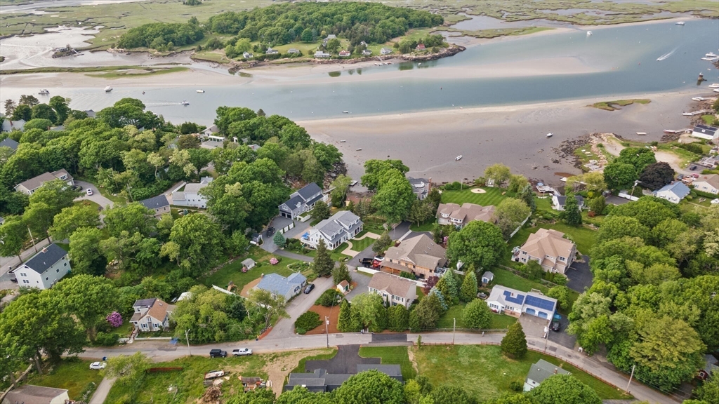 24 Riverview Road, Unit B Gloucester, MA 01930 - Photo 3 of 33 Gallery Image 3