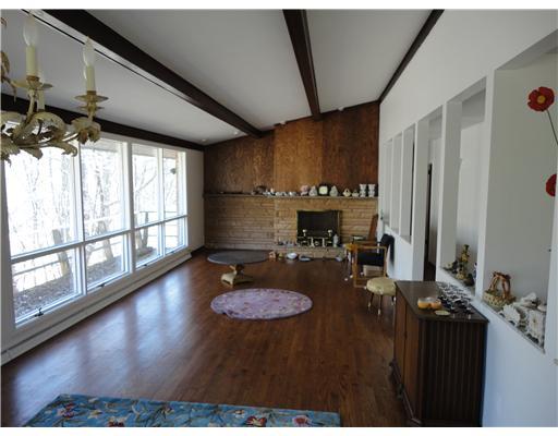 154 Oakhurst Road Fox Chapel, PA 15215 - Photo 5 of 9 Living Room.