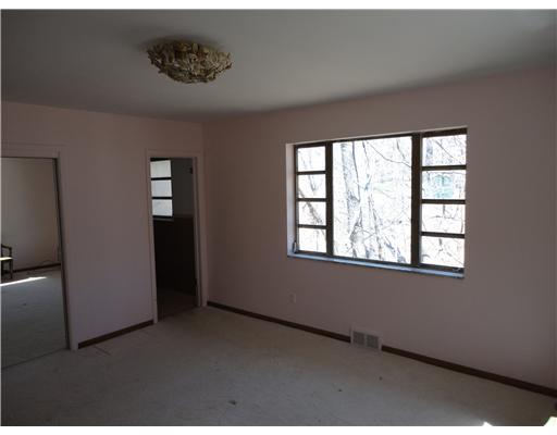 154 Oakhurst Road Fox Chapel, PA 15215 - Photo 8 of 9 Master Bedroom.