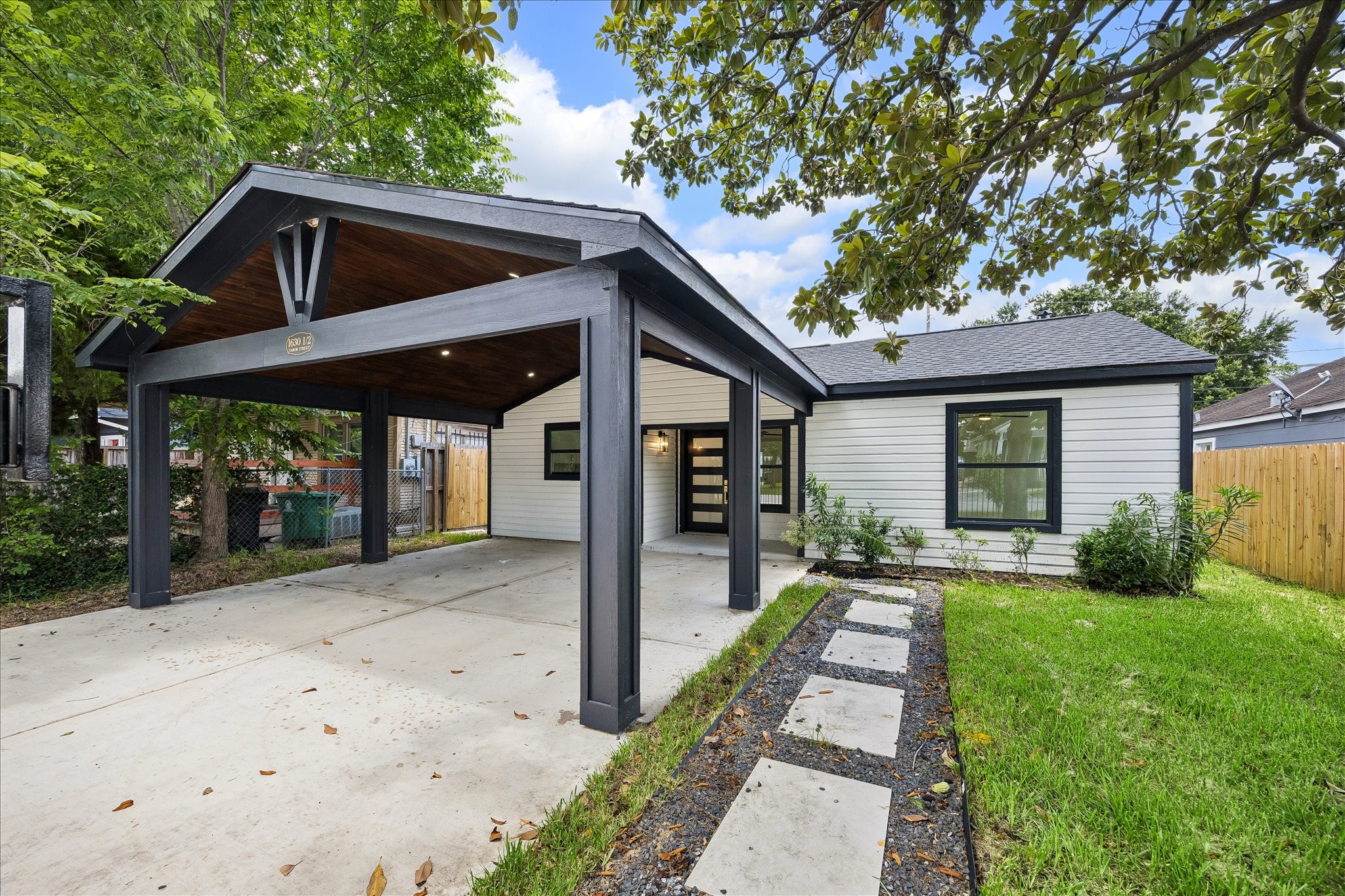 1630 Tabor Street Houston, TX 77009 - Photo 21 of 25 This massive space is perfect for put 2 cars safely protected from all Houston weather.