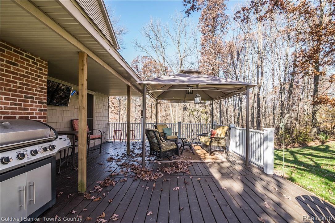 7546 Schrepfer Road Howell, MI 48855 - Photo 44 of 52 AUG_4200.jpg